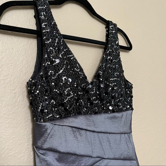 Silver & Black Semi-Formal Dress- Size 6 - Picture 4 of 4